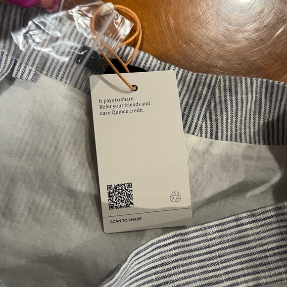 Quince 100% European linen blue pinstripe fitted tank large NWT - Picture 9 of 12
